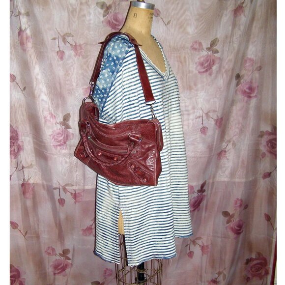 Balenciaga City distressed leather shoulder bag - Picture 5 of 16